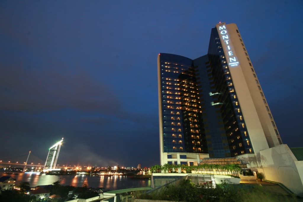 Montien Riverside Hotel Bangkok - photo 2