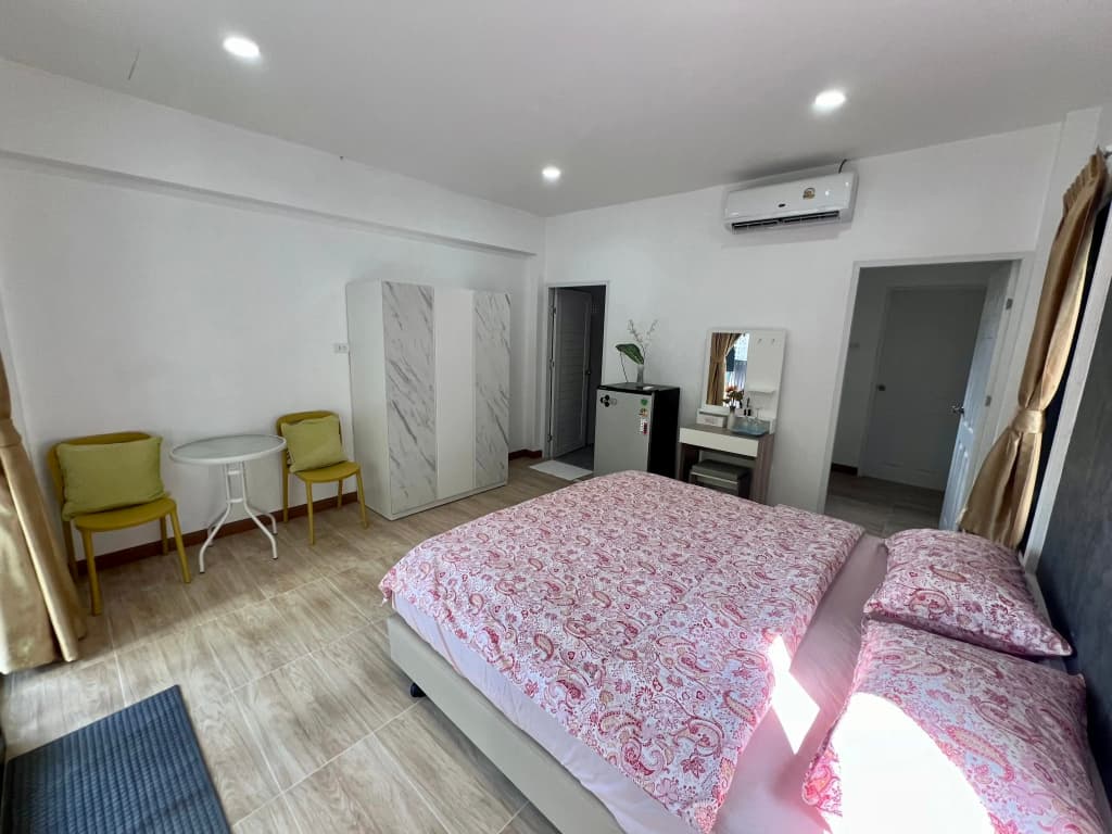 Paradise Corner Apartments - photo 2
