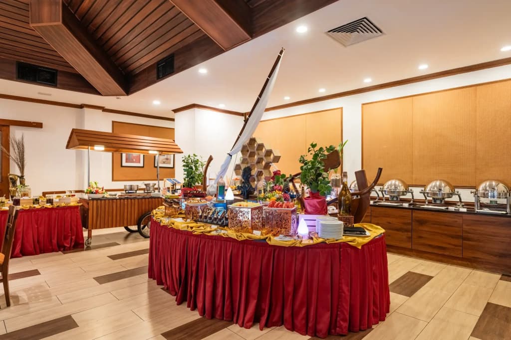 Hulhule Island Hotel - photo 30