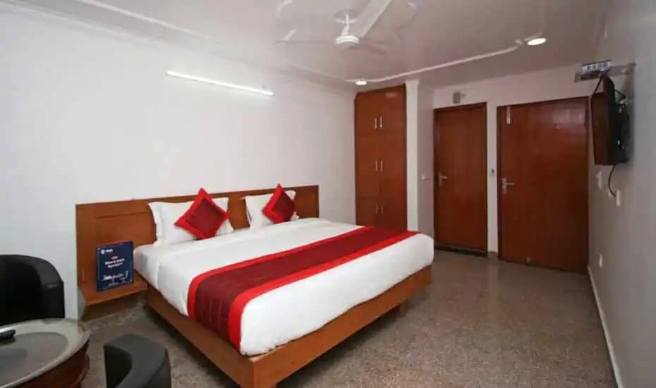 Ashoka Palace Hotel - photo 2
