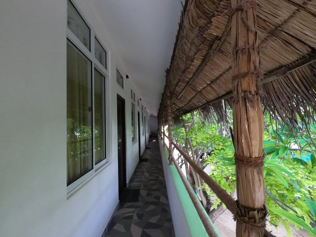 Dhangethi Inn Hotel - photo 9