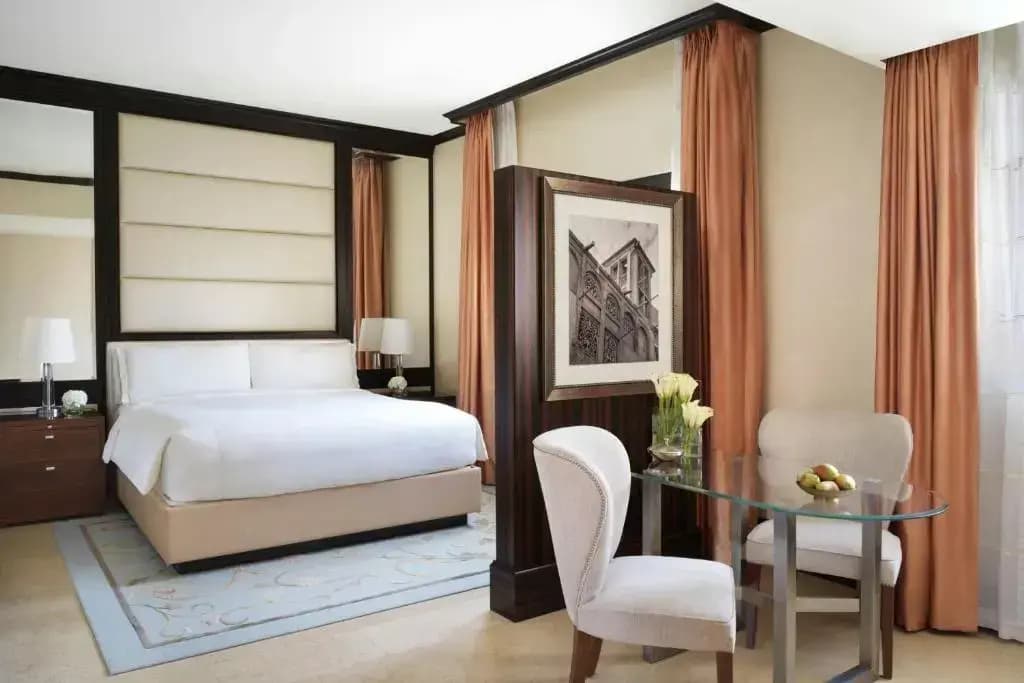 The Ritz-Carlton Abu Dhabi, Grand Canal Hotel - photo 11