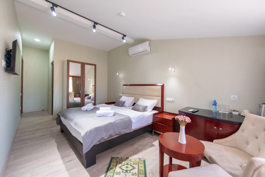 Kraveli Hotel - photo 29