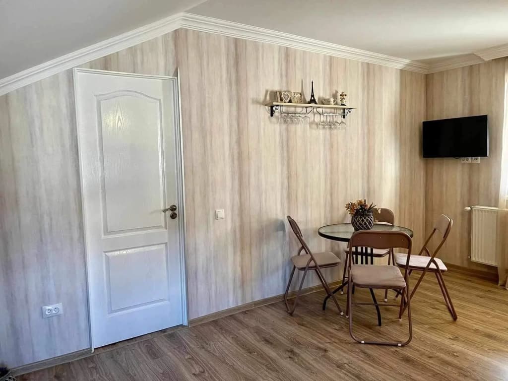 Dianas Apartments - photo 2