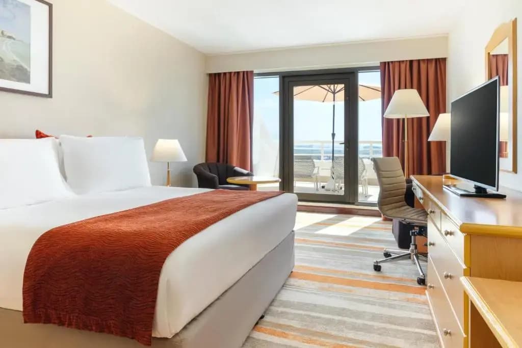 Crowne Plaza Muscat by IHG Hotel - photo 4