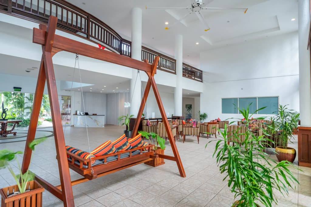 Hulhule Island Hotel - photo 14