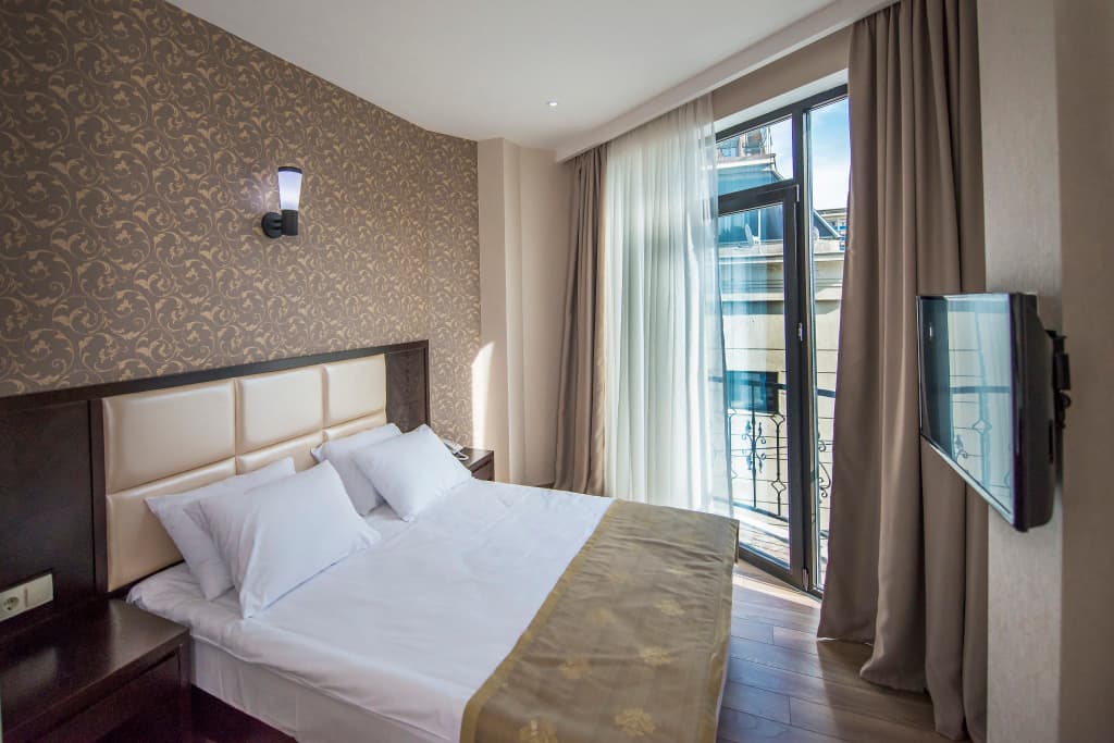 Tbilisi Inn Hotel - photo 2
