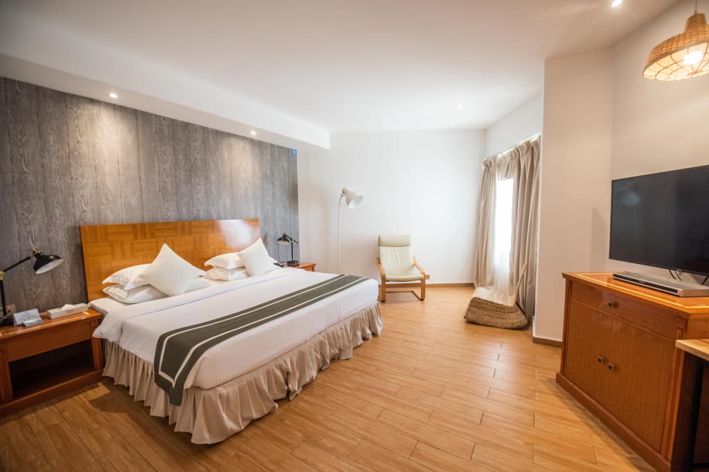 BM Beach Hotel - photo 14