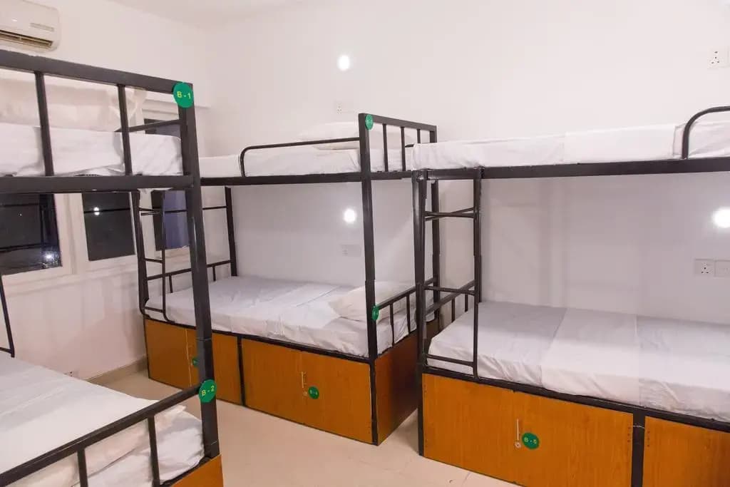 Hostel Republic at Galle Face - photo 5