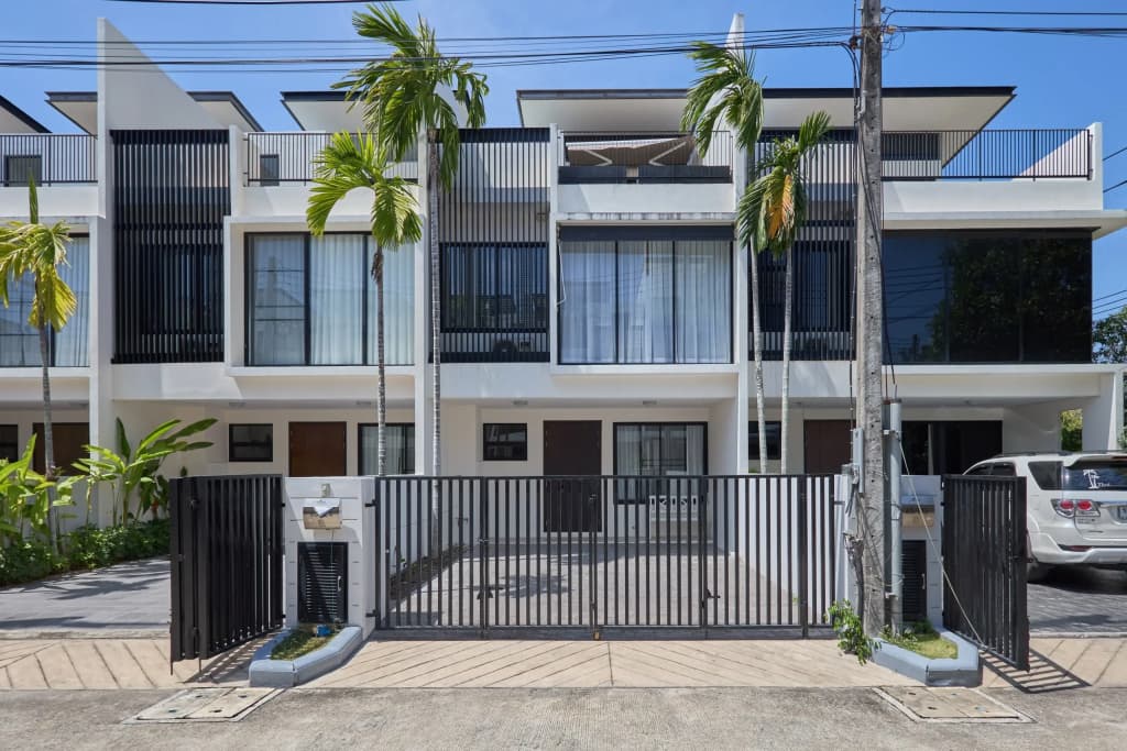 Townhouse Laguna Park 65/124 Apartments - photo 3