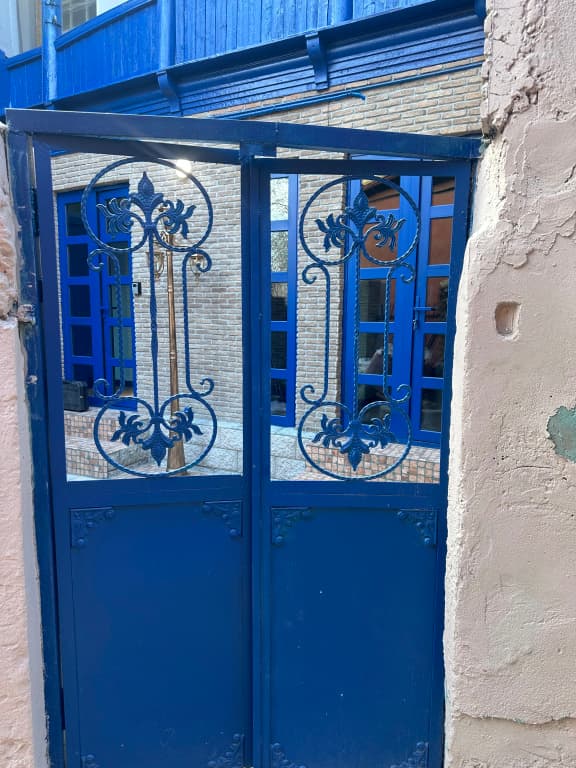 Blue Balcony Apartments - photo 4