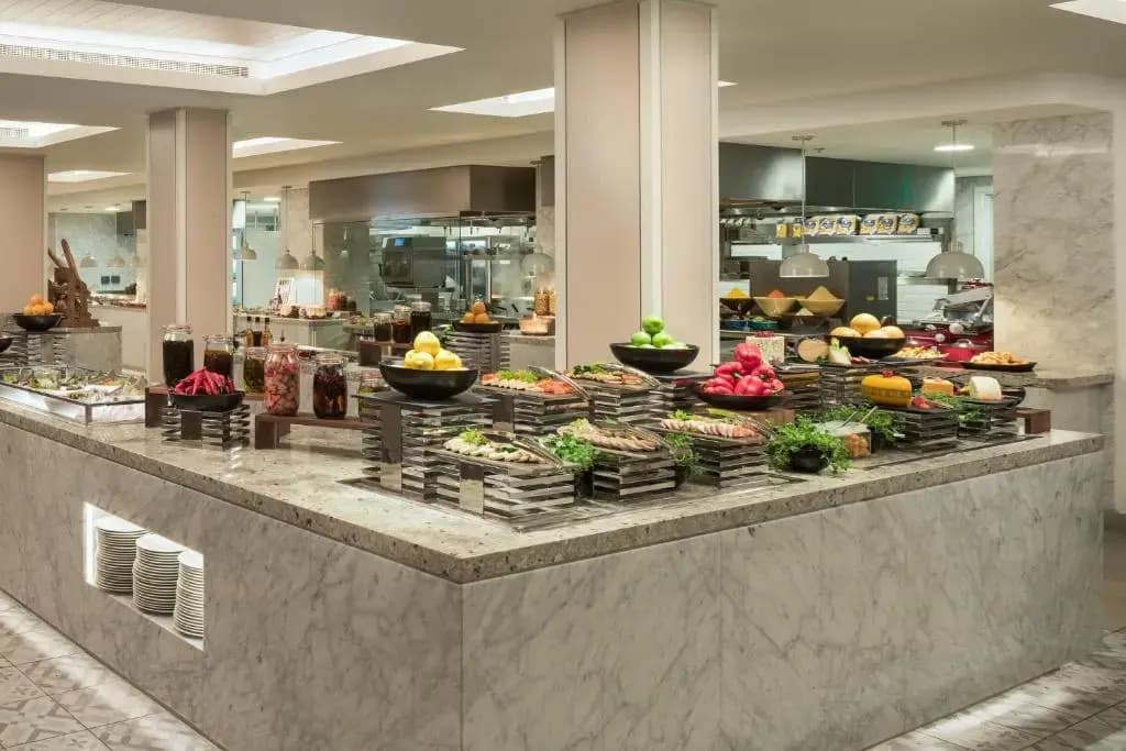 Crowne Plaza Muscat by IHG Hotel - photo 16
