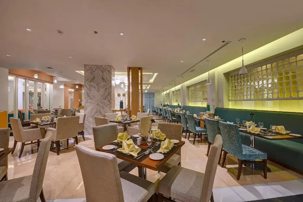 Royal Continental Hotel - photo 3