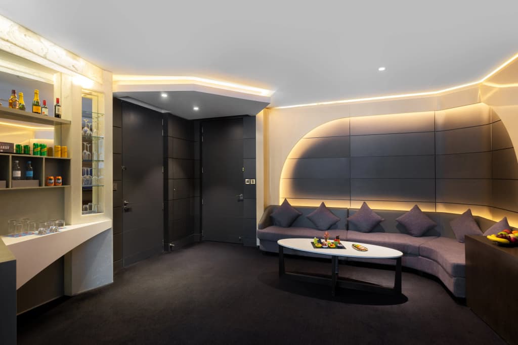 V Hotel Dubai Curio Collection by Hilton Hotel - photo 33