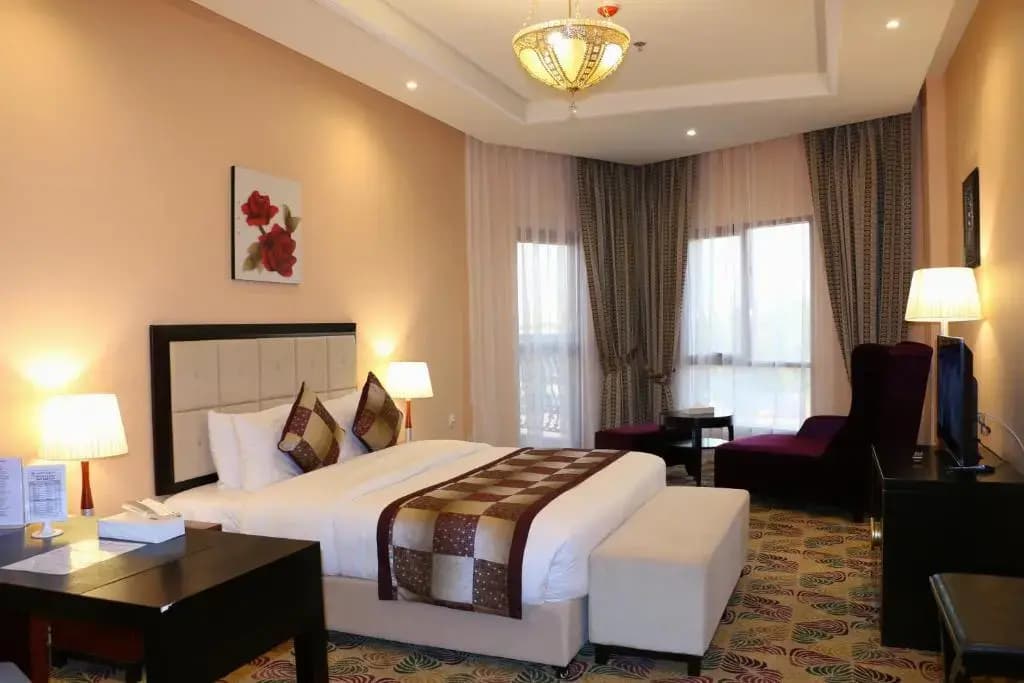 Red Castle Hotel - photo 2