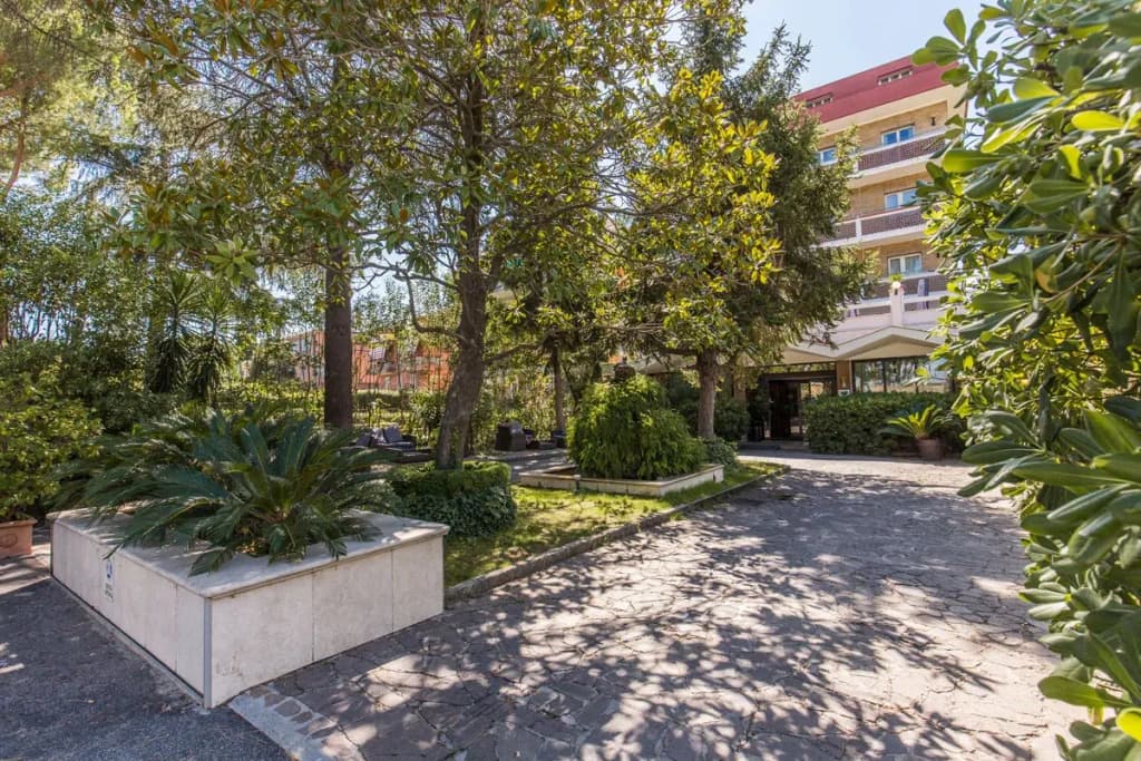Pinewood Hotel Rome - photo 10