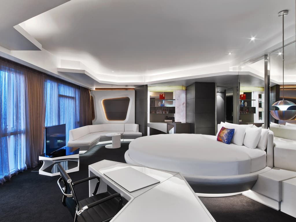 V Hotel Dubai Curio Collection by Hilton Hotel - photo 17