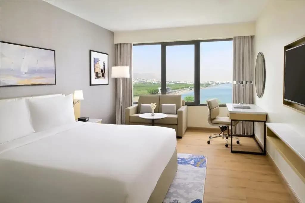 Crowne Plaza Muscat by IHG Hotel - photo 2