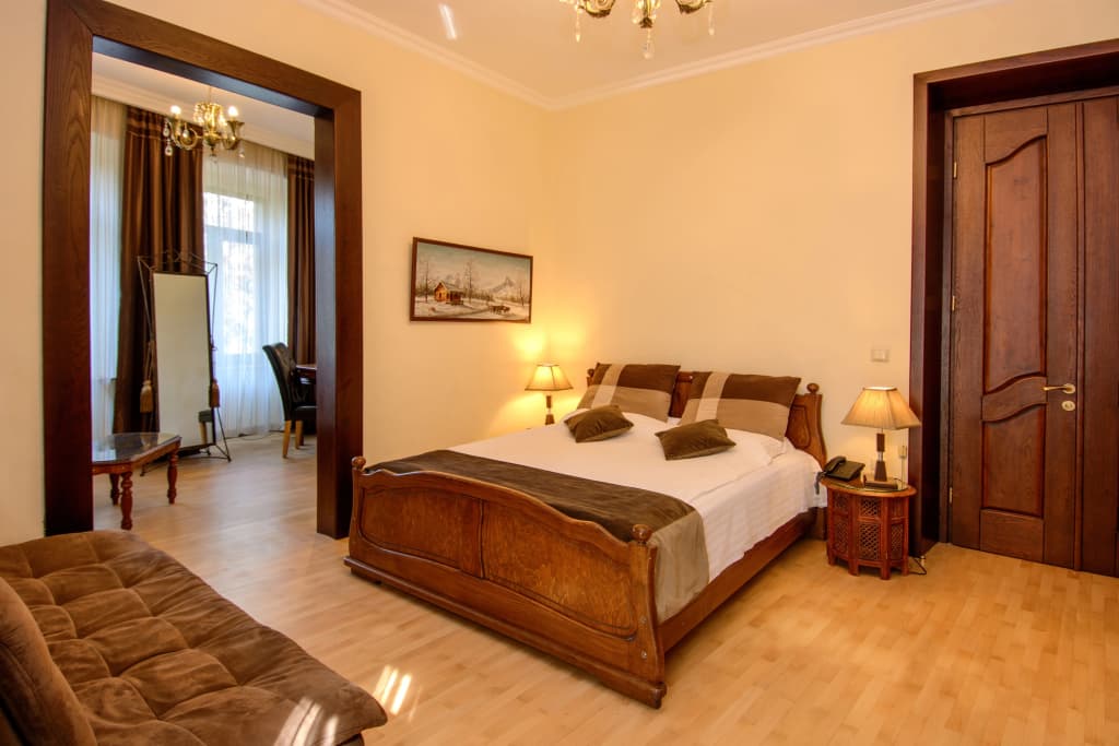 British House Hotel - photo 4