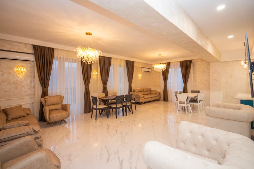 Babi Hotel - main photo