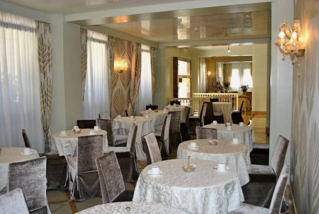 Carlton Capri Hotel - photo 22