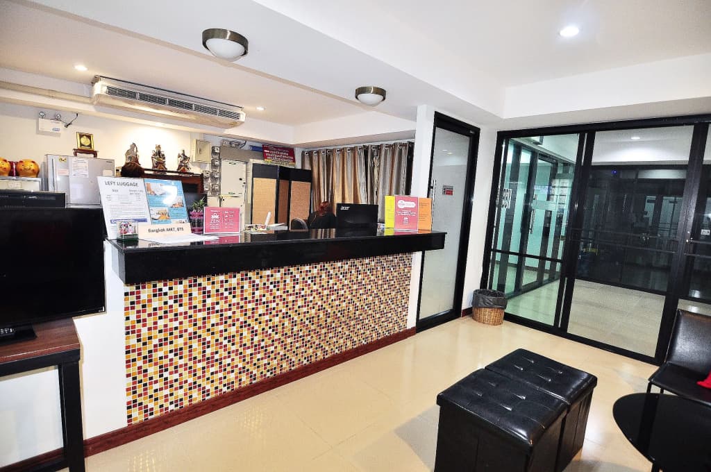 ZEN Rooms Suthisan Hotel - photo 14