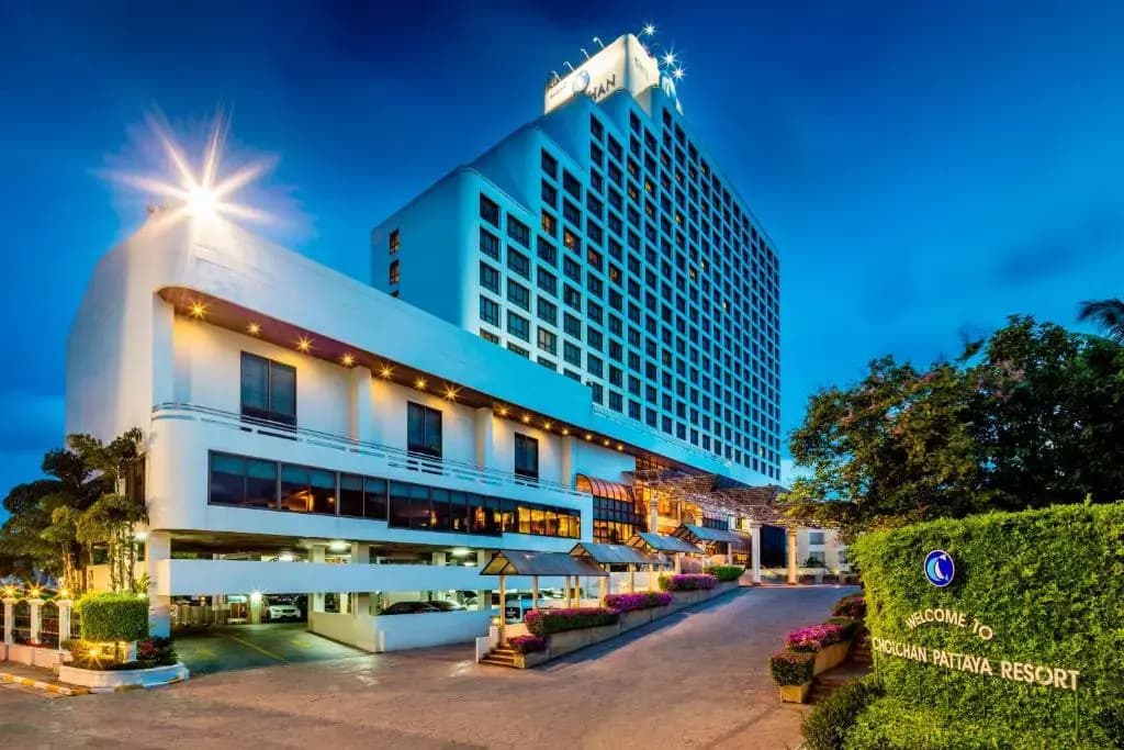 Cholchan Pattaya Beach Resort - photo 2