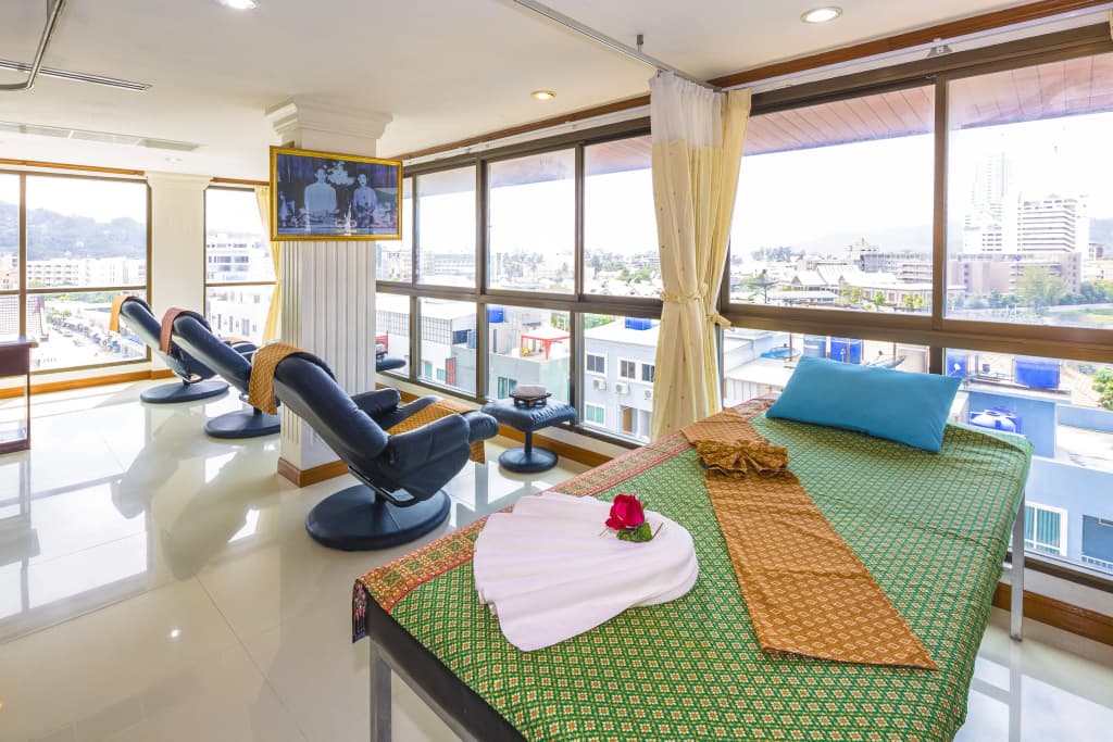 Azhotel Patong Hotel - photo 44