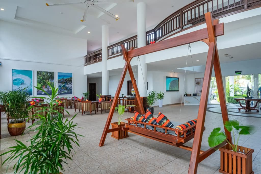 Hulhule Island Hotel - photo 4