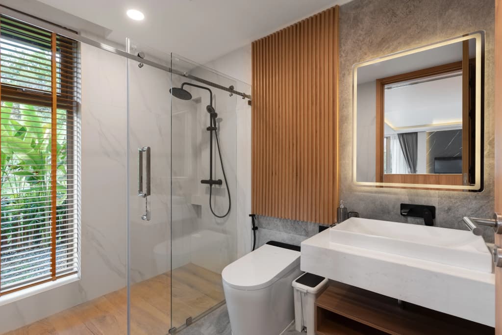 Lakefront 5BR Luxury Elevator Pool Cinema Villa - photo 20
