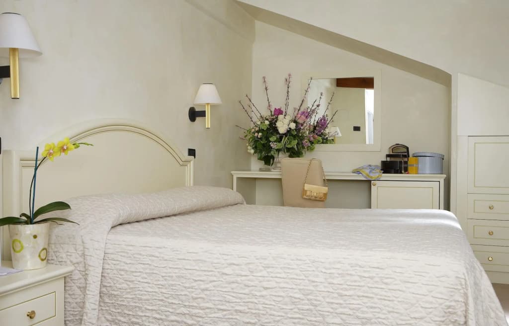 Carlton Capri Hotel - photo 1