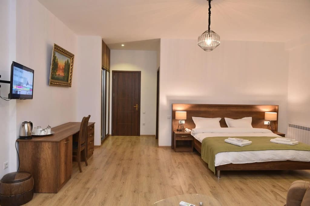King Tom Hotel - photo 6