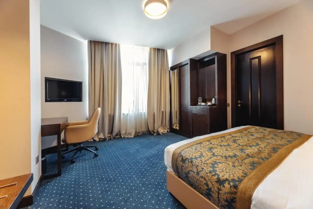 KMM Hotel - photo 8