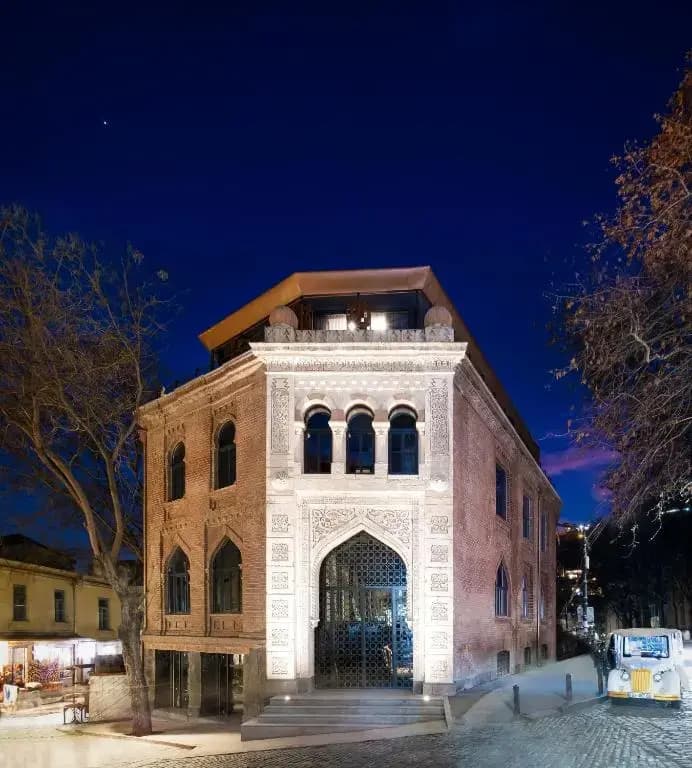 Hotel Qarvasla - photo 1