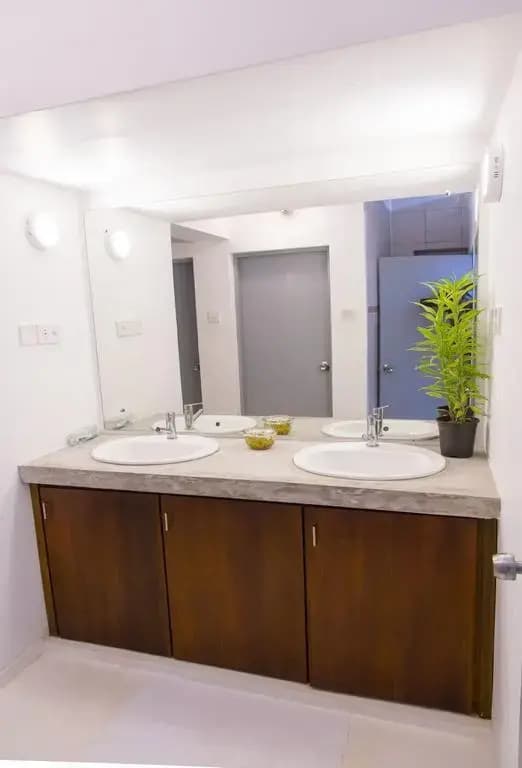 Hostel Republic at Galle Face - photo 9