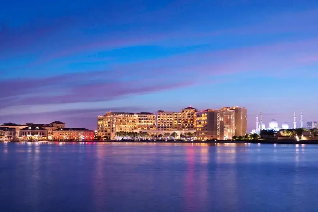 The Ritz-Carlton Abu Dhabi, Grand Canal Hotel - photo 10