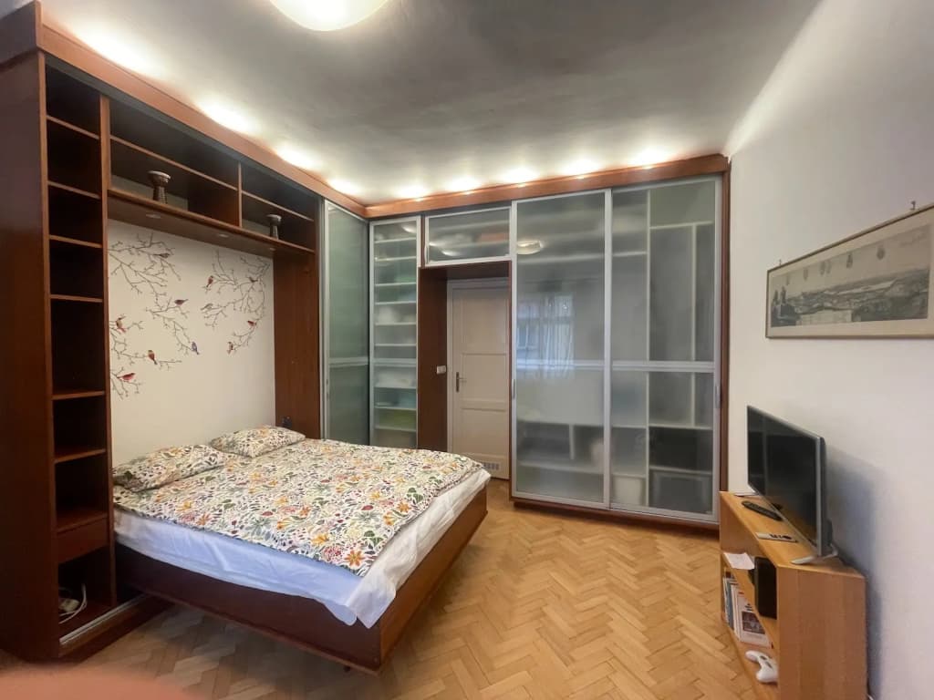 Flora Apartments - photo 2