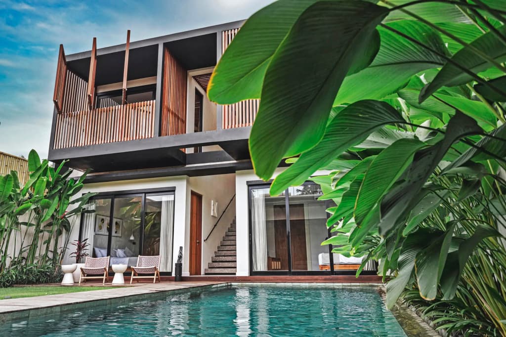 4 BR Berawa 5 min Walk Beach Enclosed Living Room Villa - photo 12
