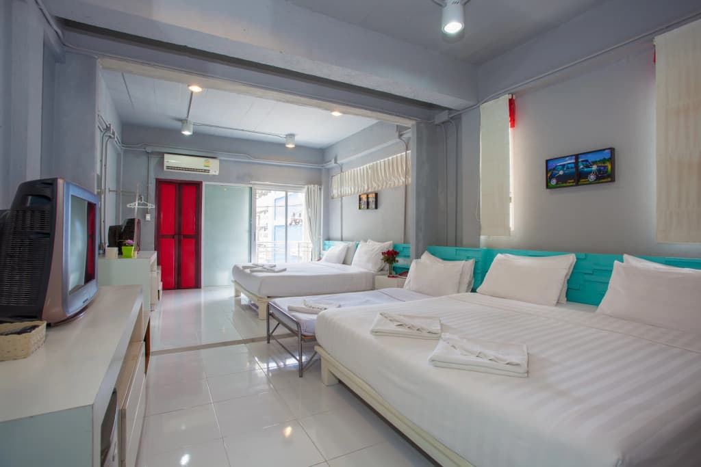The Oddy Hip Hotel - photo 6
