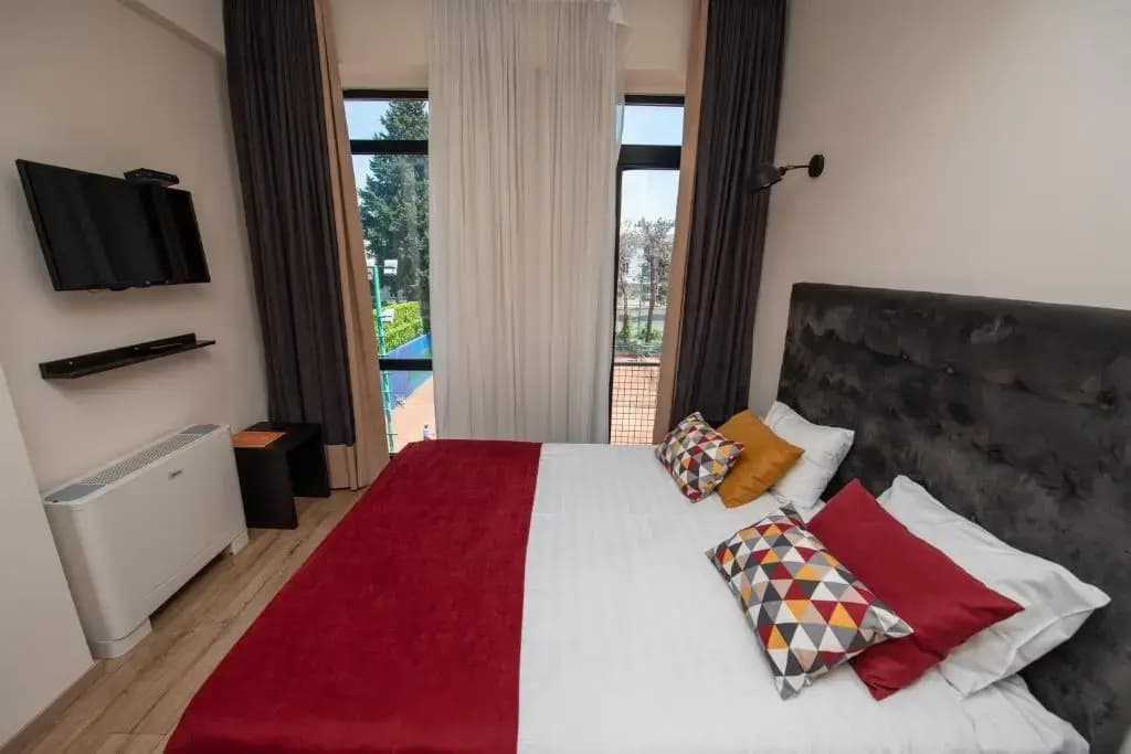 L M Club Hotel - photo 1