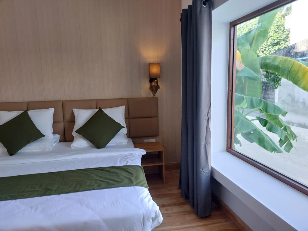 Comfy Cool Breeze by Emzaz Hotel - photo 9