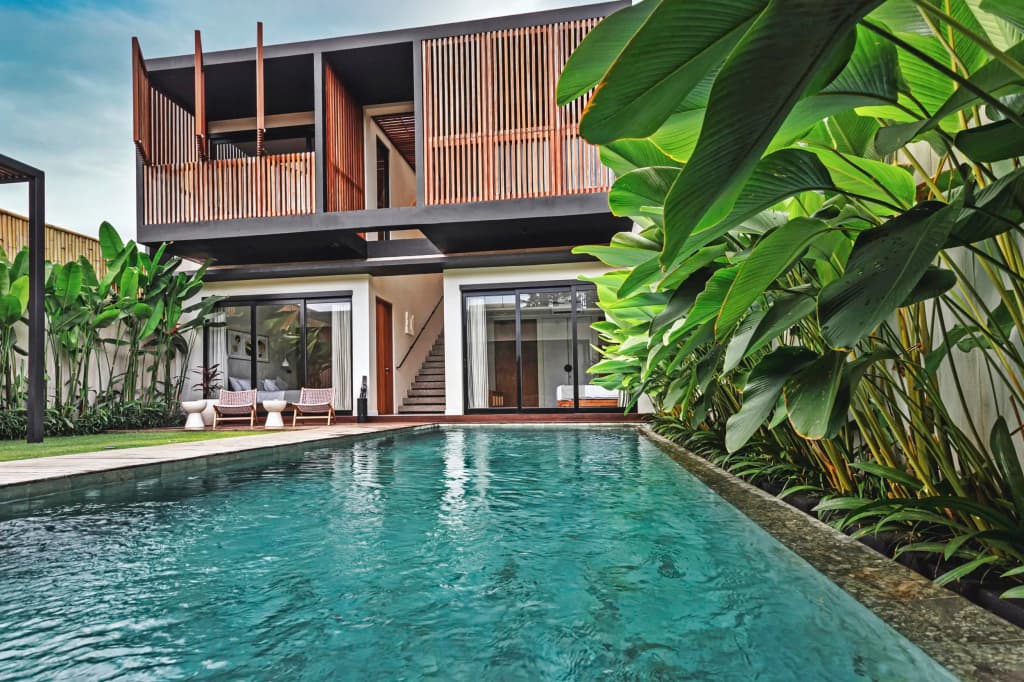 4 BR Berawa 5 min Walk Beach Enclosed Living Room Villa - photo 11