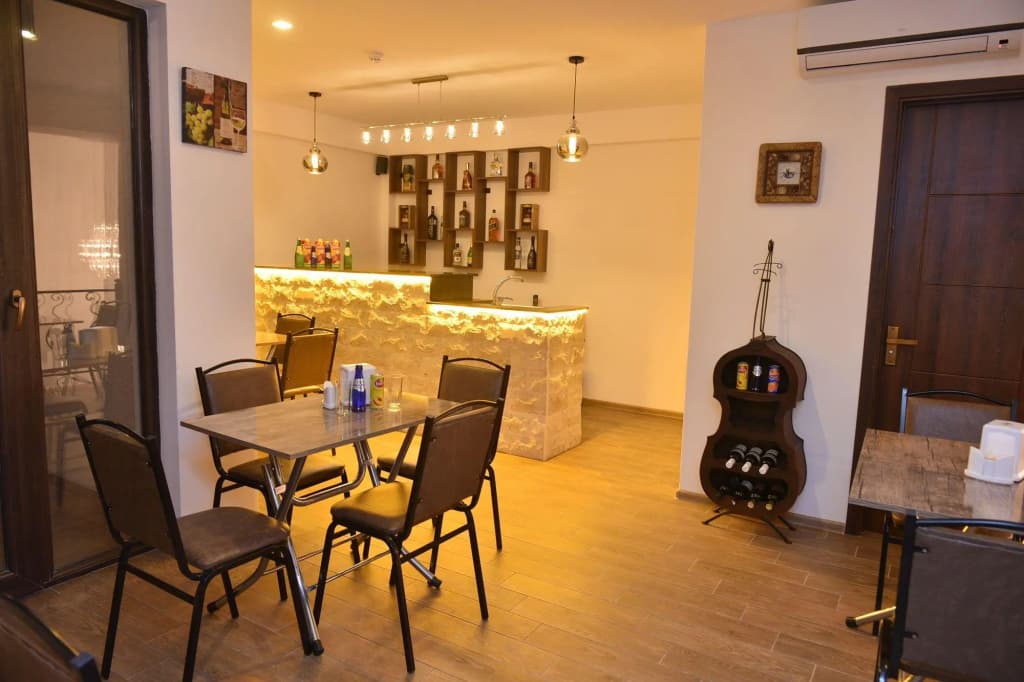 King Tom Hotel - photo 20