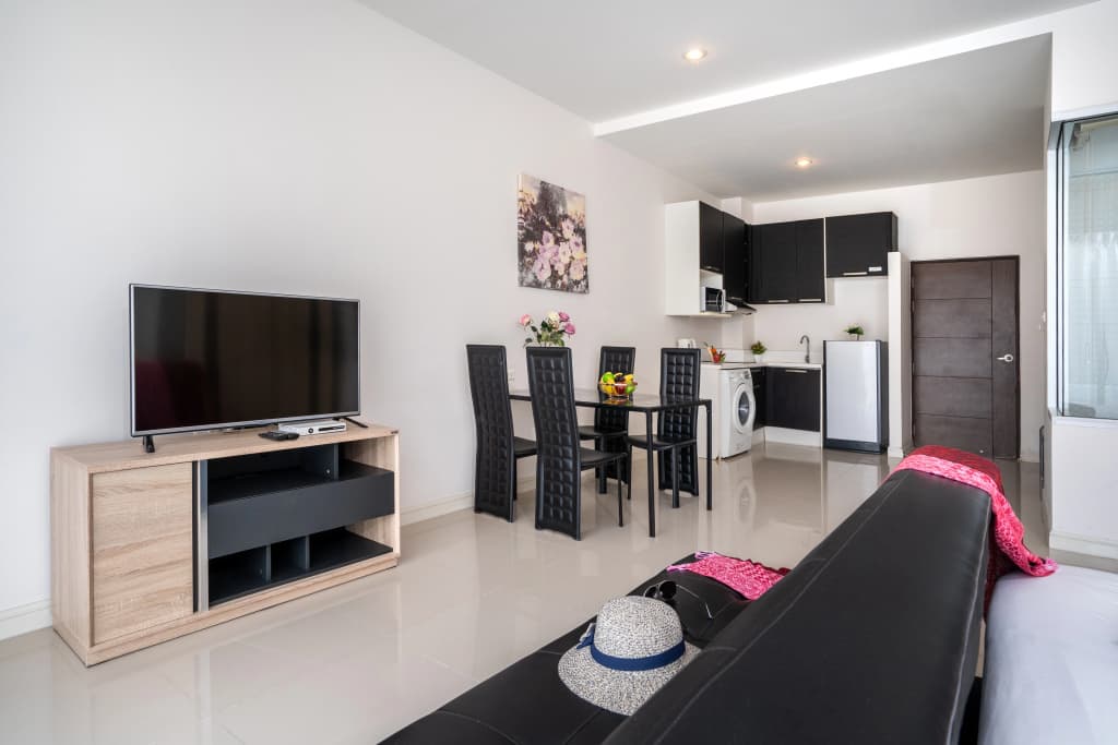 Studio Apartment with King-bed and Pool Apartments - photo 8