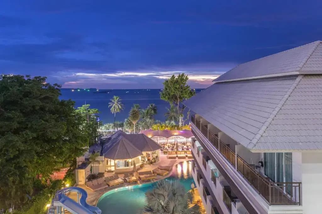 Pattaya Discovery Beach Hotel - photo 1