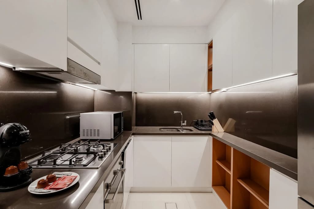 Stylish 2br with Marina Views Apartments - photo 11
