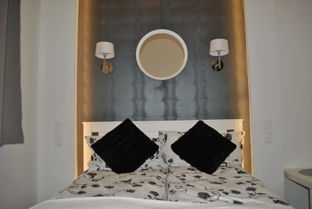 Sunset Central Apartments - photo 26