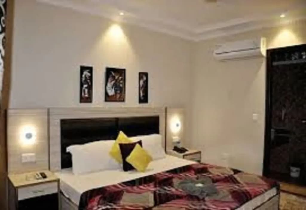Metro Tower Hotel - photo 5