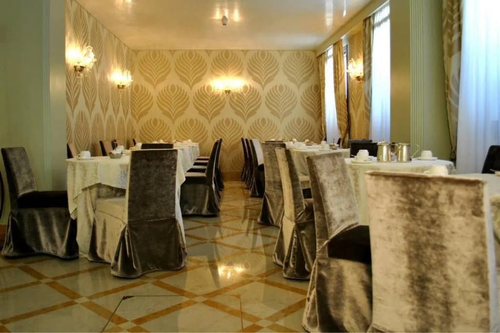 Carlton Capri Hotel - photo 41