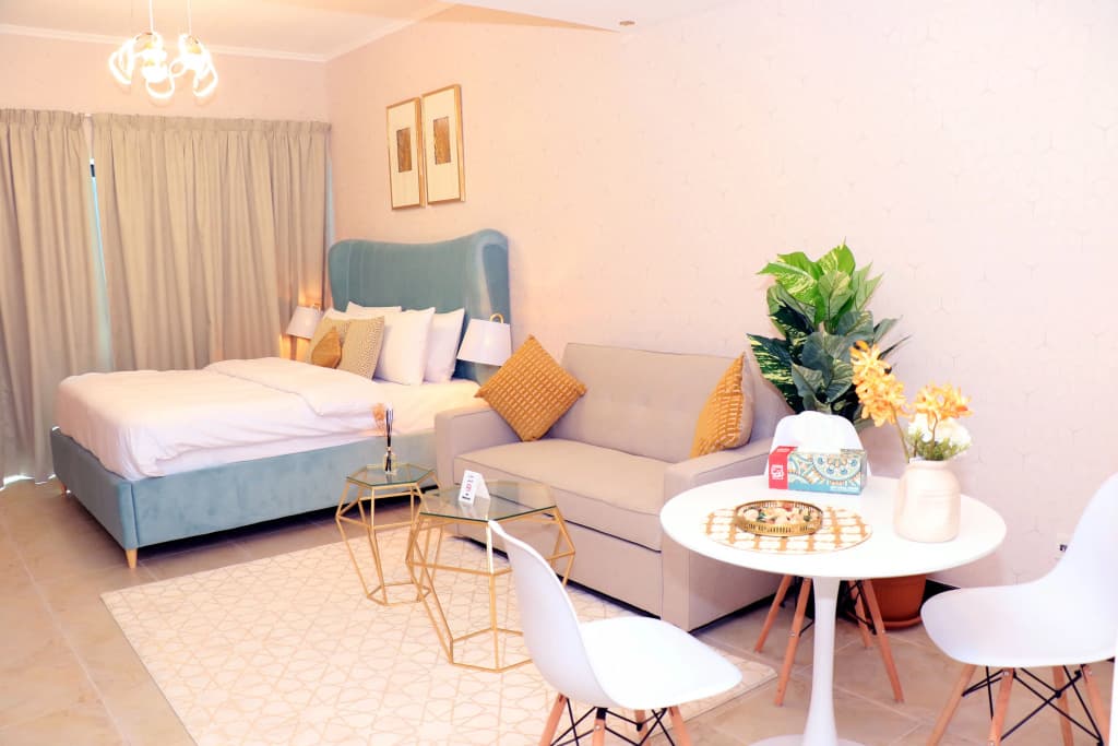 Cosmos Living - Goldcrest Views1 Apartments - photo 10
